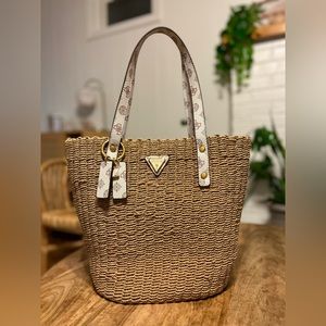 Guess lilica shopper tote